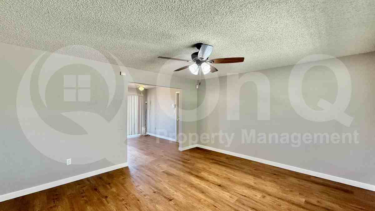 1040 W Yale Dr - Photo 7 of 15
