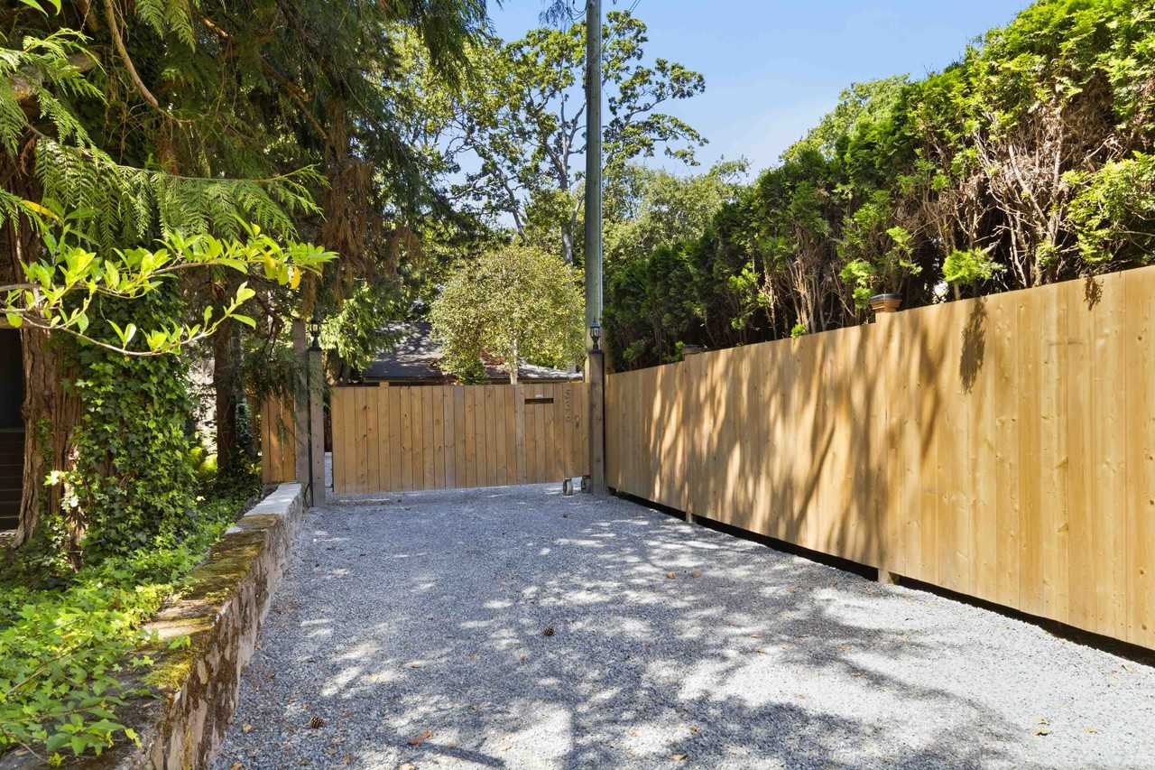 536 Lotbiniere Avenue - Photo 4 of 44