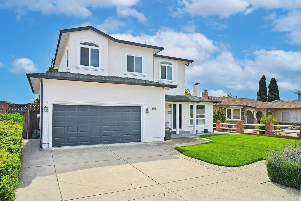 35883 Vinewood St