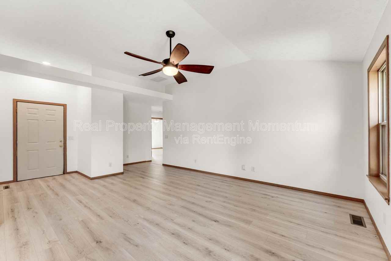 3251 W Scott St - Photo 3 of 33