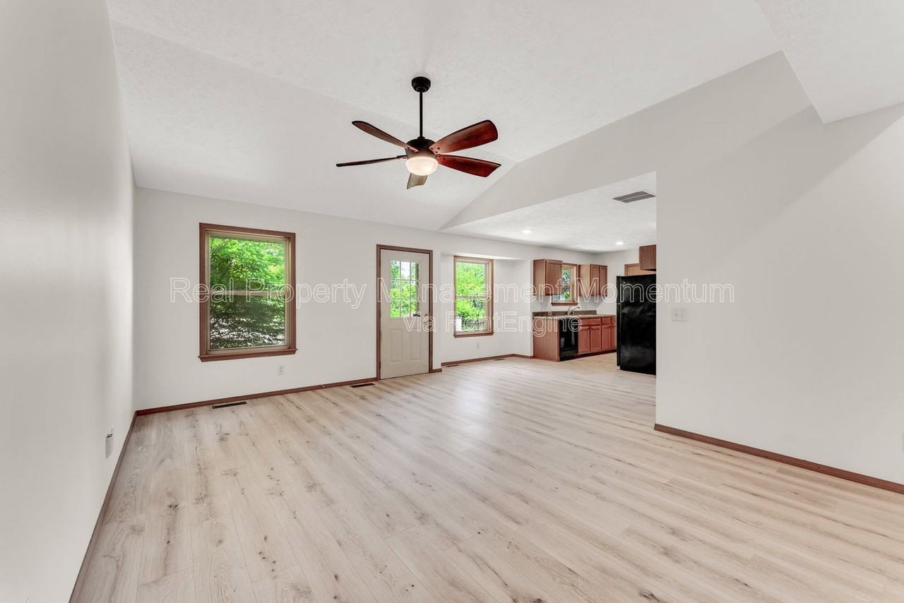 3251 W Scott St - Photo 4 of 33