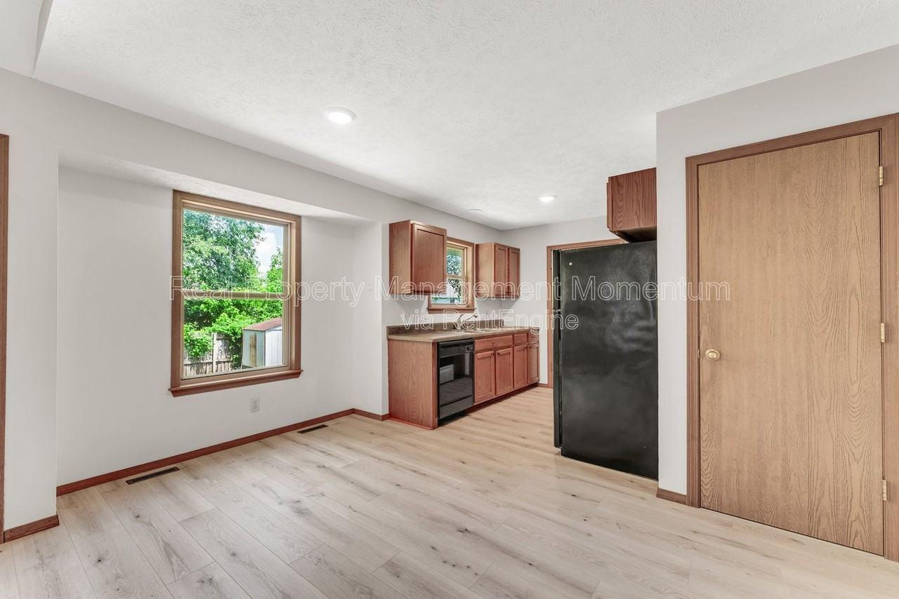 3251 W Scott St - Photo 5 of 33