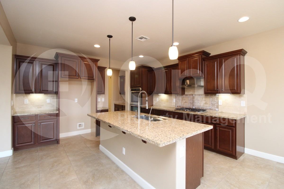 10608 E Lincoln Ave - Photo 3 of 33