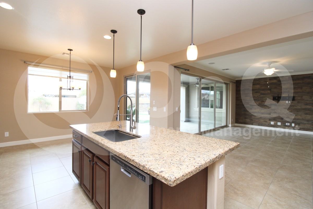 10608 E Lincoln Ave - Photo 4 of 33