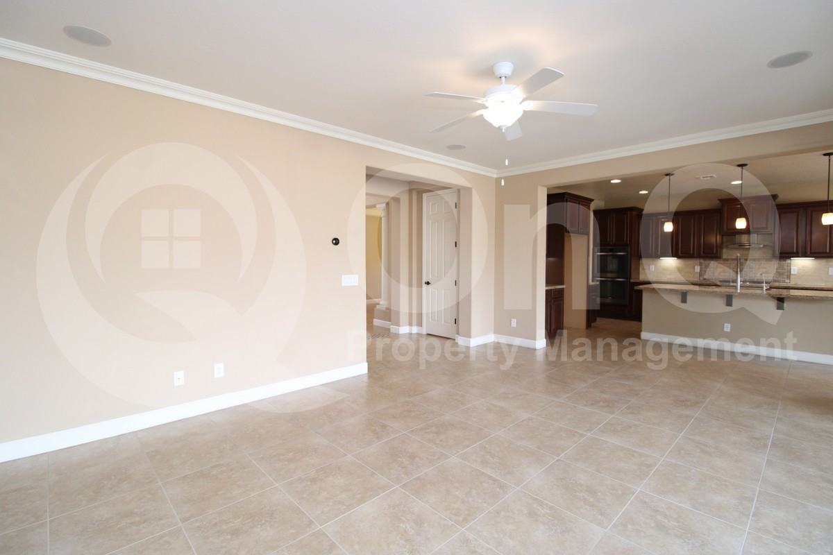 10608 E Lincoln Ave - Photo 5 of 33