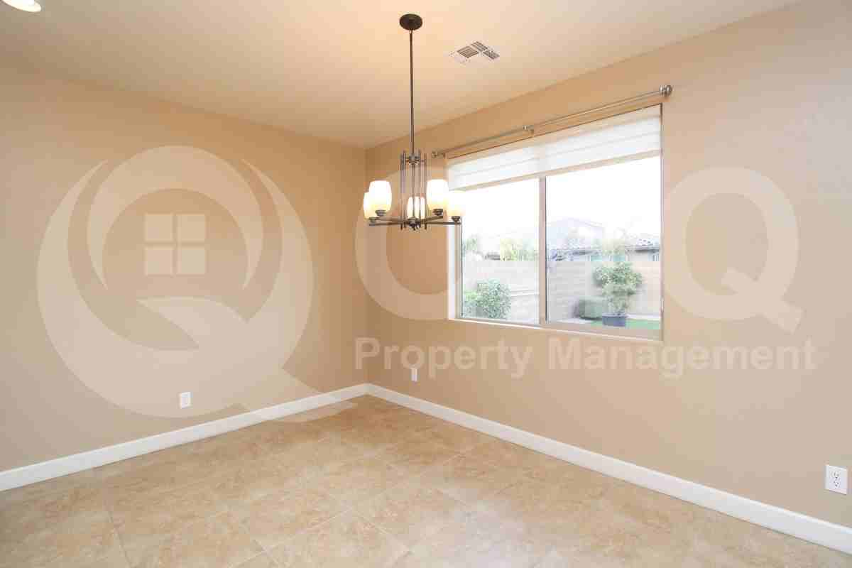 10608 E Lincoln Ave - Photo 7 of 33