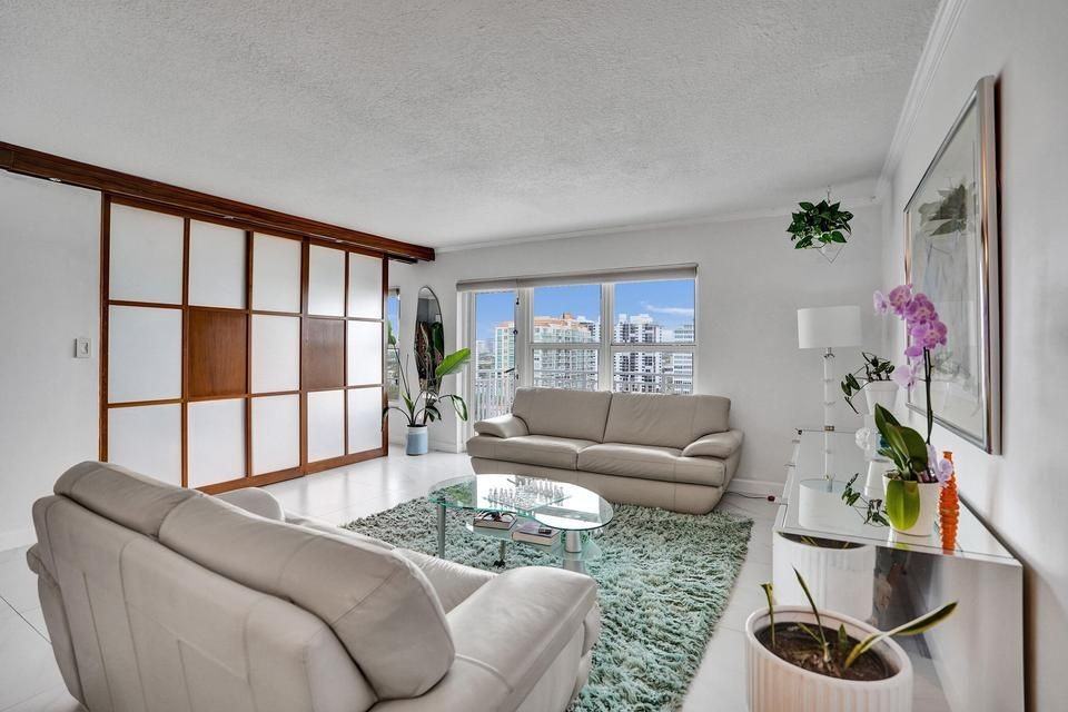 3000 E Sunrise Blvd ##14f - Photo 2 of 11