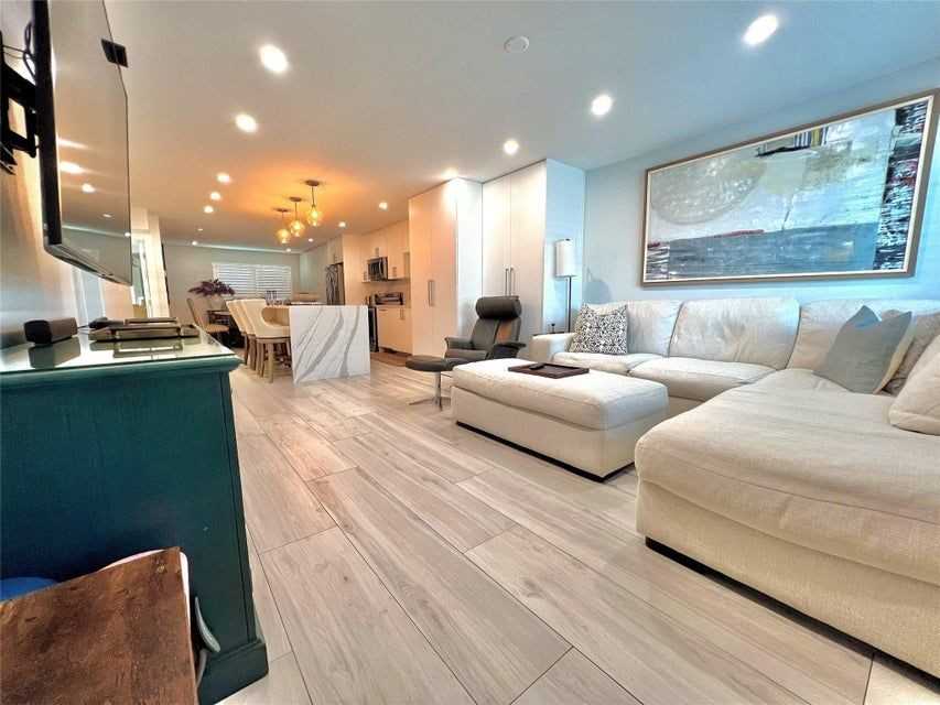 2115 Ne 37th Dr ##121 - Photo 3 of 13