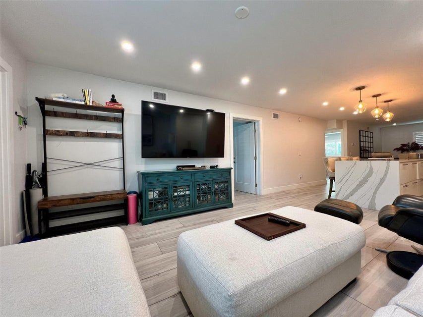 2115 Ne 37th Dr ##121 - Photo 4 of 13