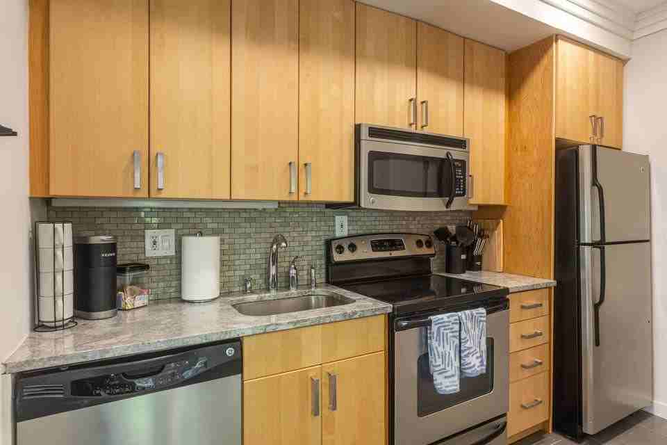 1620 Ne 8th St - Photo 2 of 14