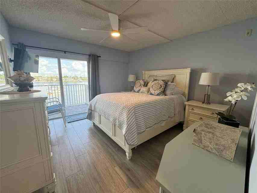 95 N Birch Rd ##402 - Photo 7 of 9