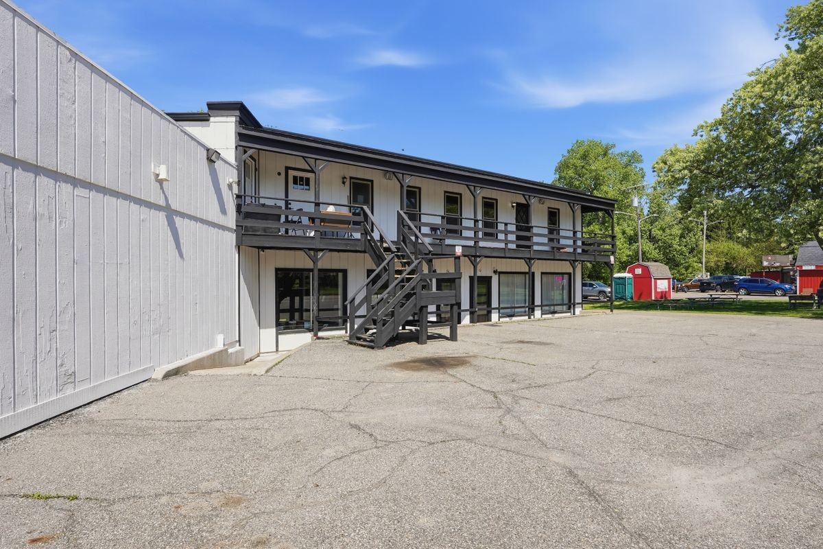 780 N Van Dyke Rd - Photo 3 of 28
