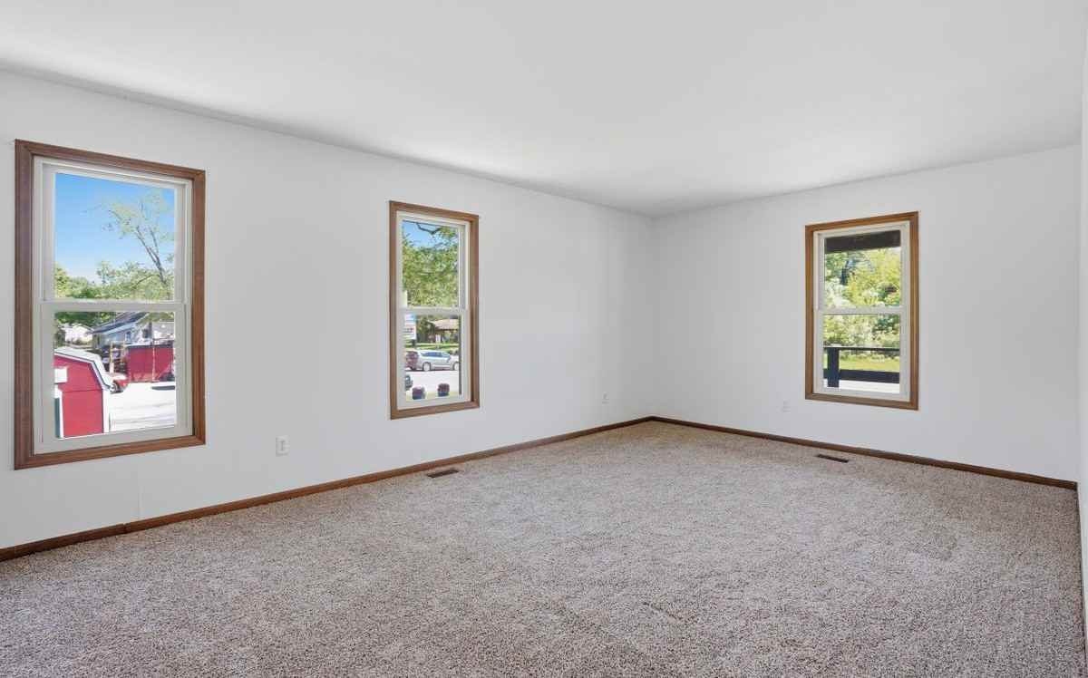 780 N Van Dyke Rd - Photo 5 of 28