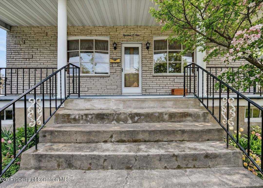 1409 E Elm St - Photo 2 of 24
