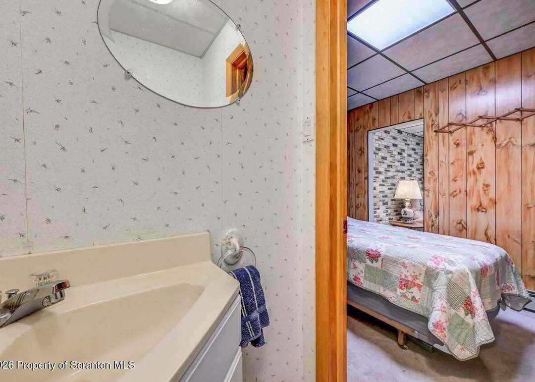 1409 E Elm St - Photo 3 of 24