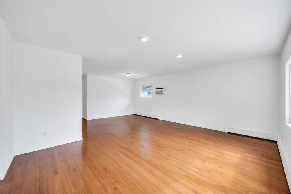 405 Massapequa Ave - Photo 3 of 9