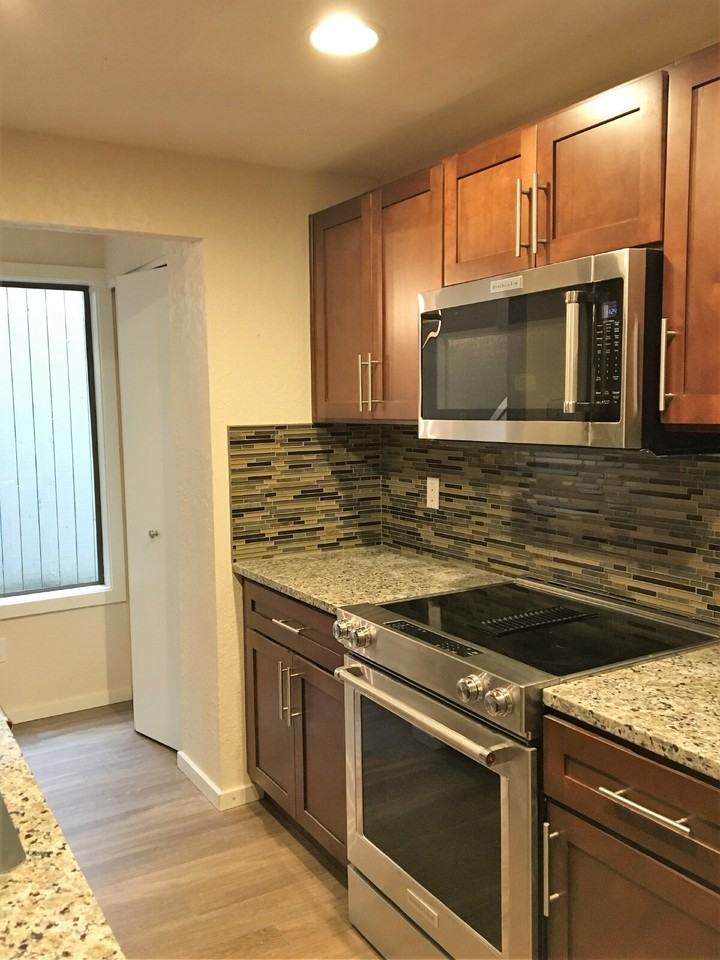 22330 6th Ave S - Photo 4 of 12