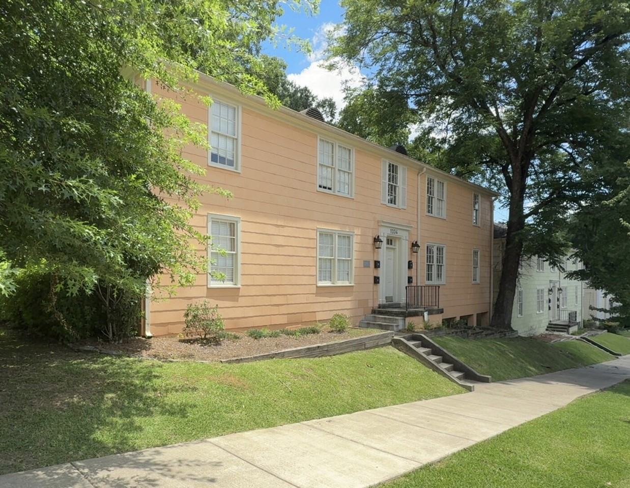 1334 N Jefferson St #2 - Photo 2 of 12