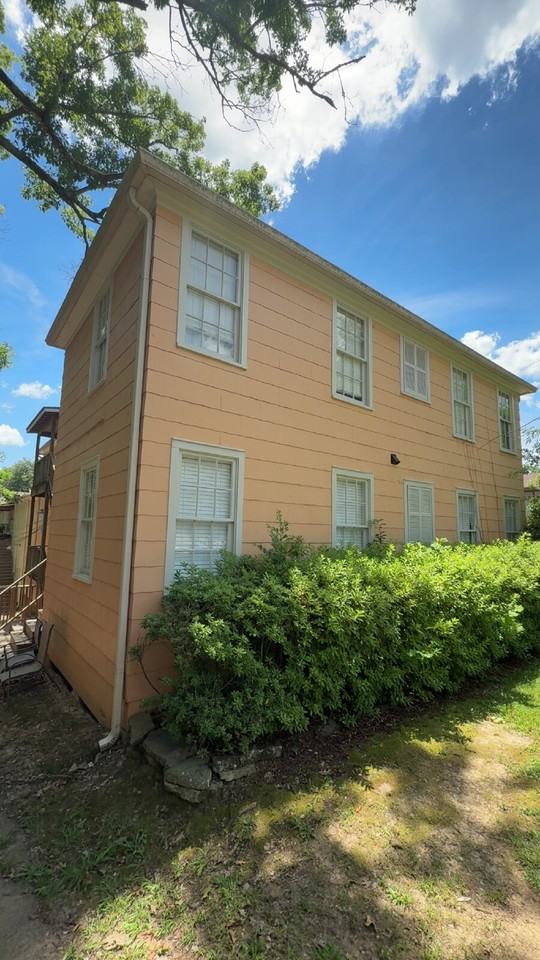 1334 N Jefferson St #2 - Photo 3 of 12