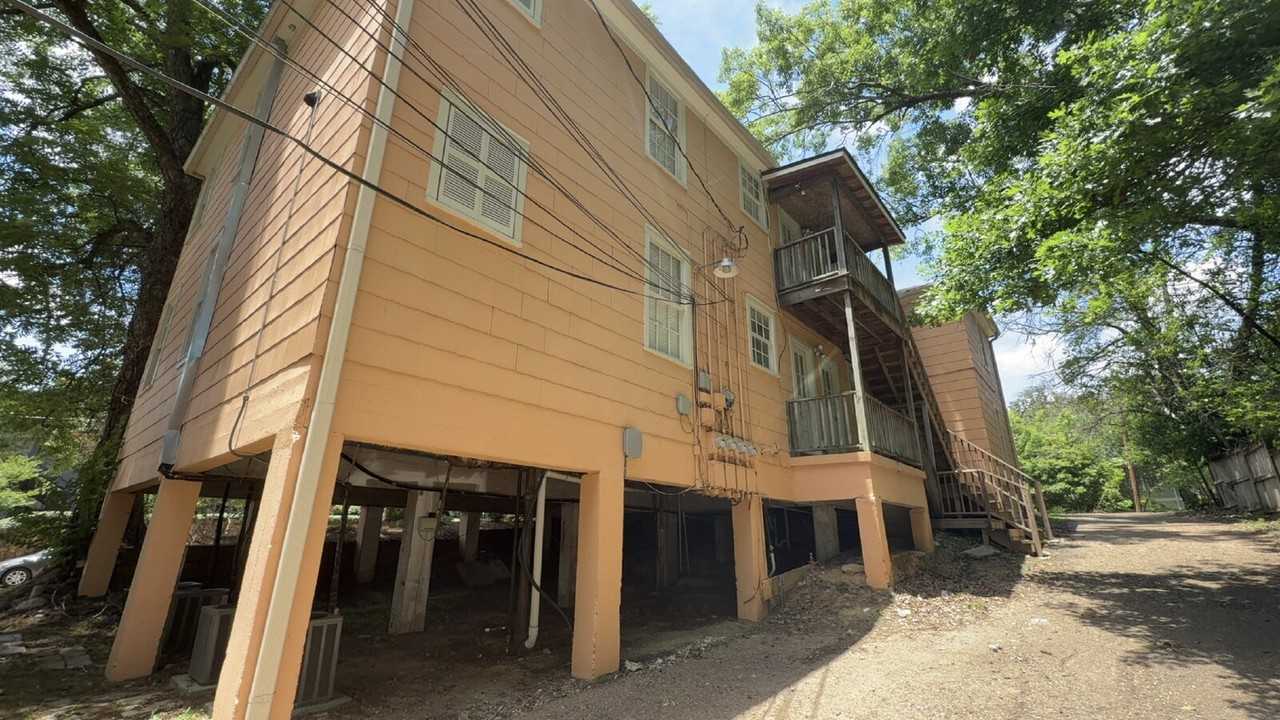 1334 N Jefferson St #2 - Photo 4 of 12