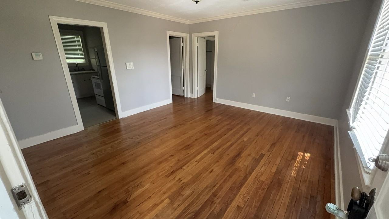 1334 N Jefferson St #2 - Photo 5 of 12
