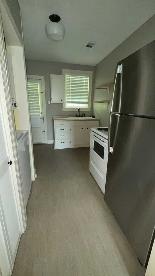 1334 N Jefferson St #2 - Photo 6 of 12