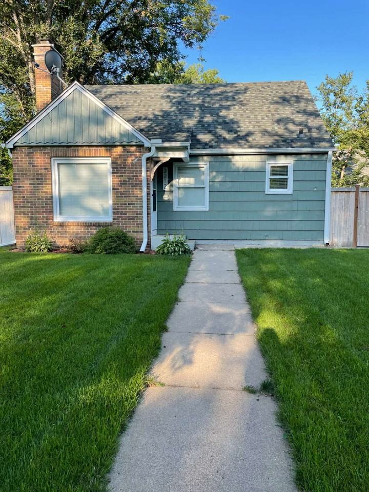 3212 Dakota Ave S - Photo 3 of 15