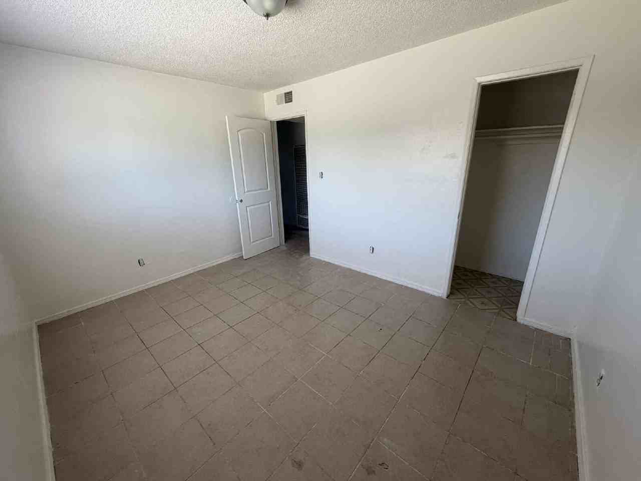 1836 F St - Photo 4 of 5