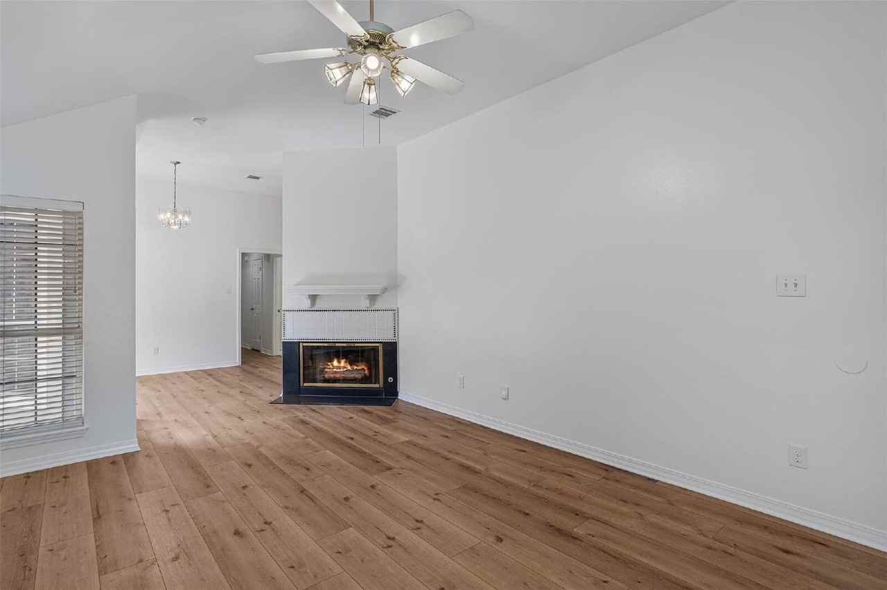1435 Williamsburg Dr - Photo 2 of 19