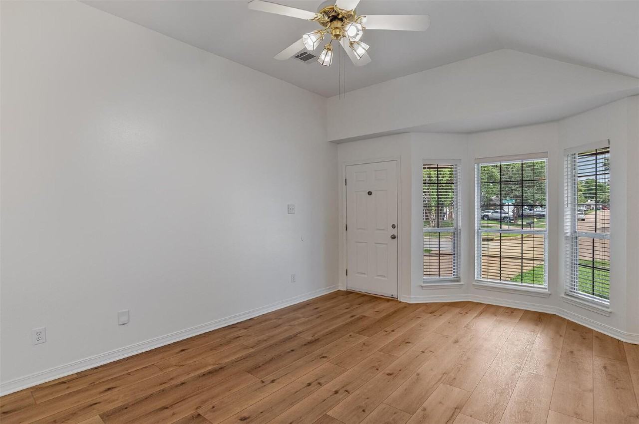 1435 Williamsburg Dr - Photo 3 of 19