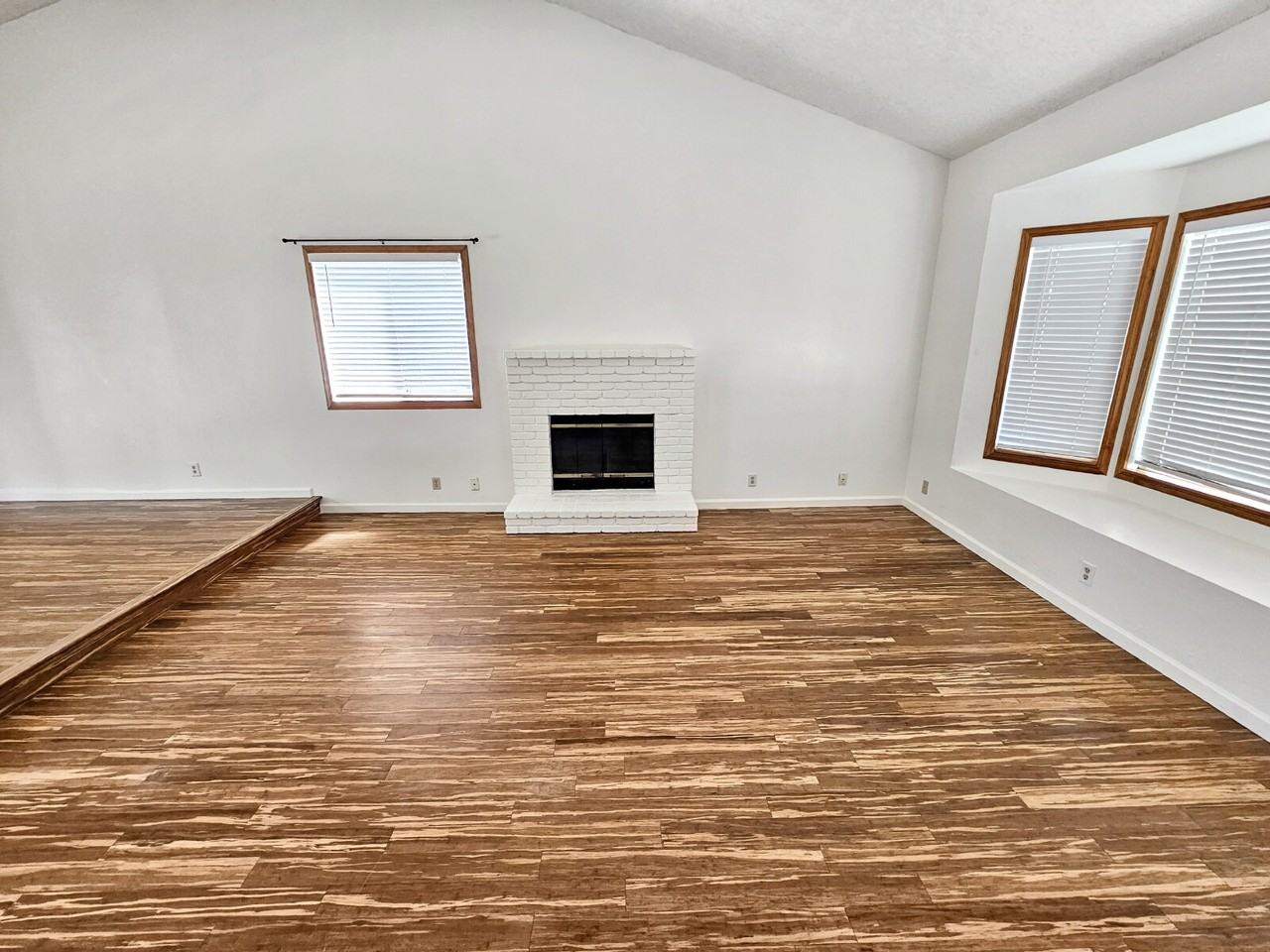 528 Heatherglen Dr - Photo 2 of 20