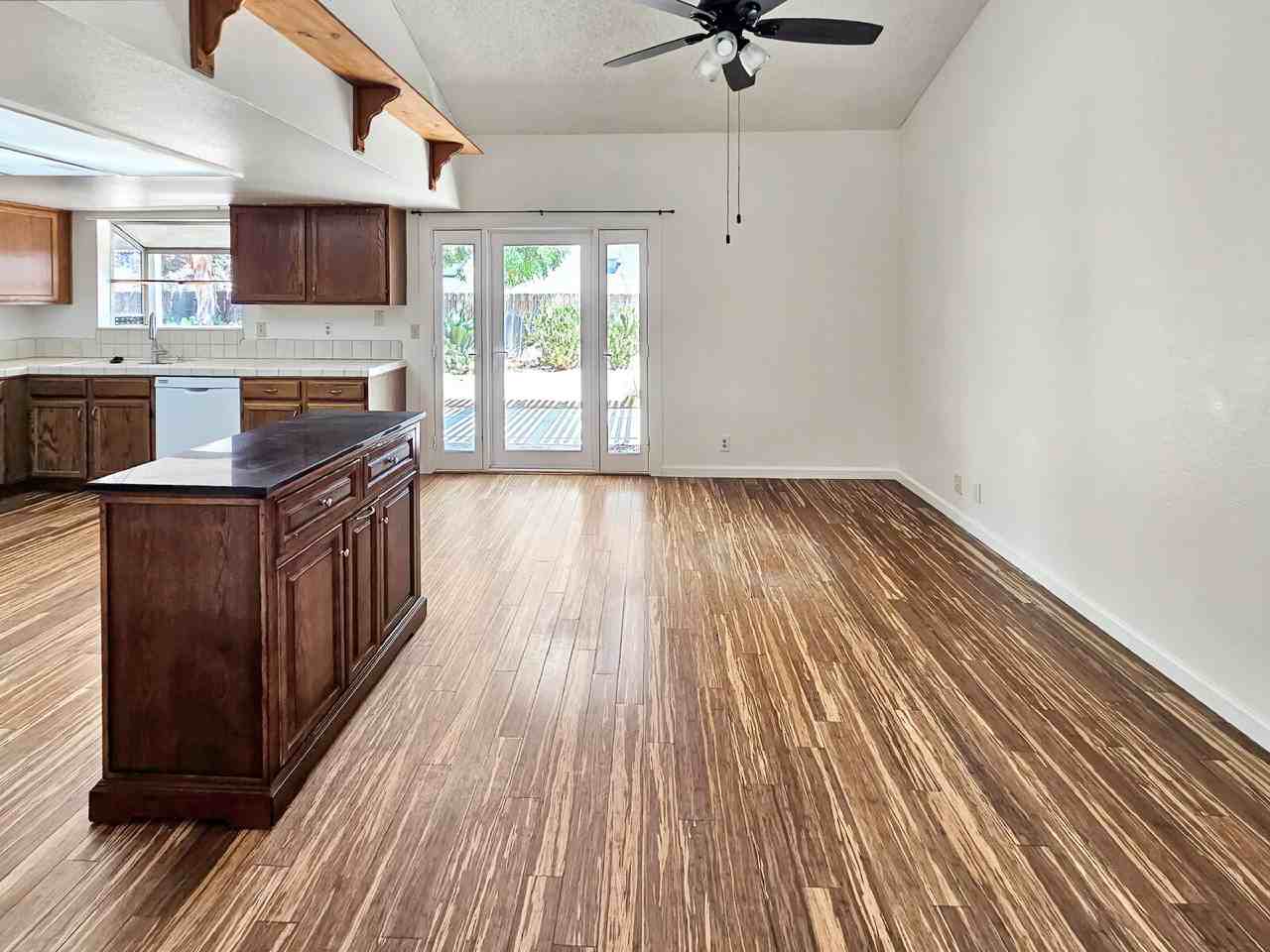 528 Heatherglen Dr - Photo 3 of 20