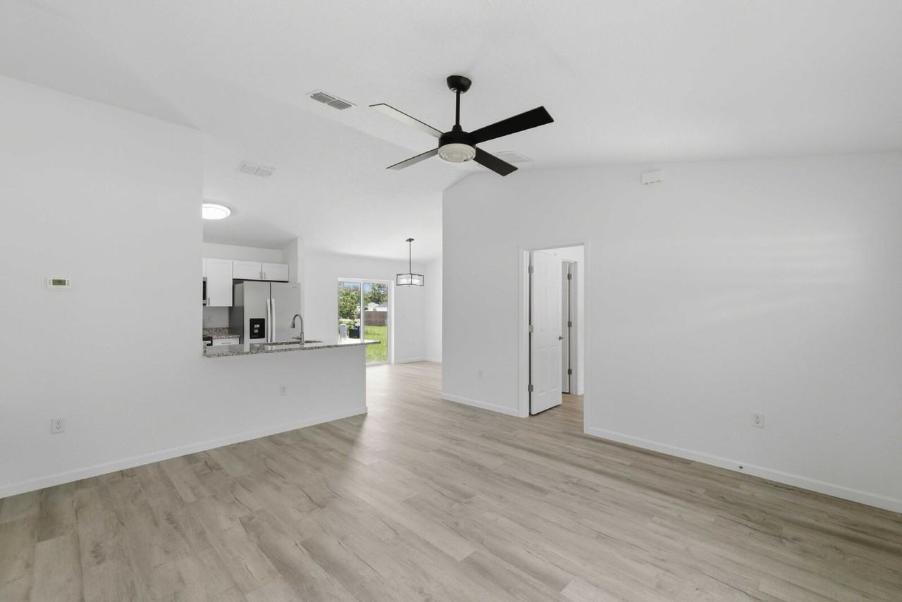 870 Nw 69th St - Photo 3 of 26