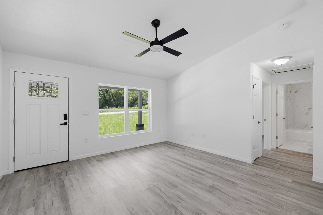 870 Nw 69th St - Photo 4 of 26