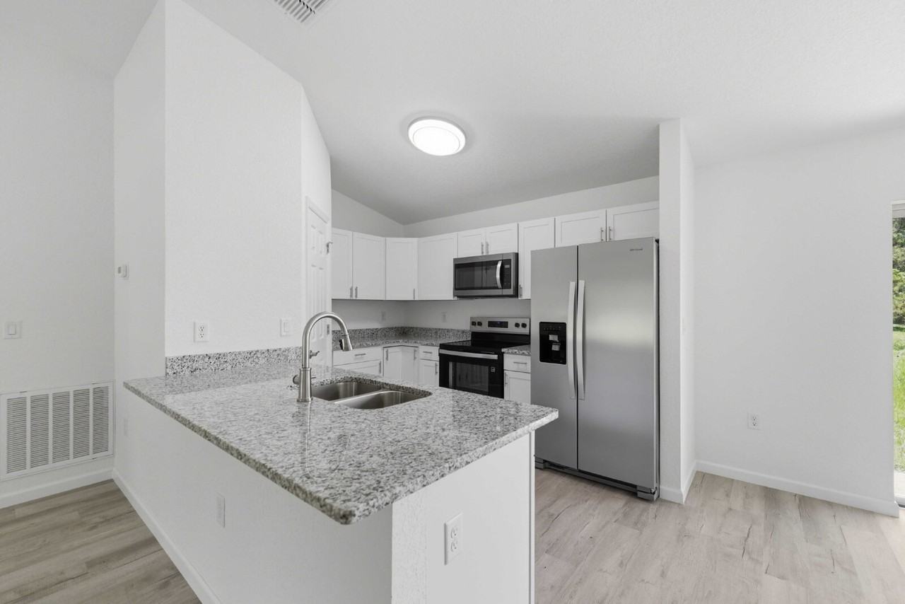 870 Nw 69th St - Photo 5 of 26