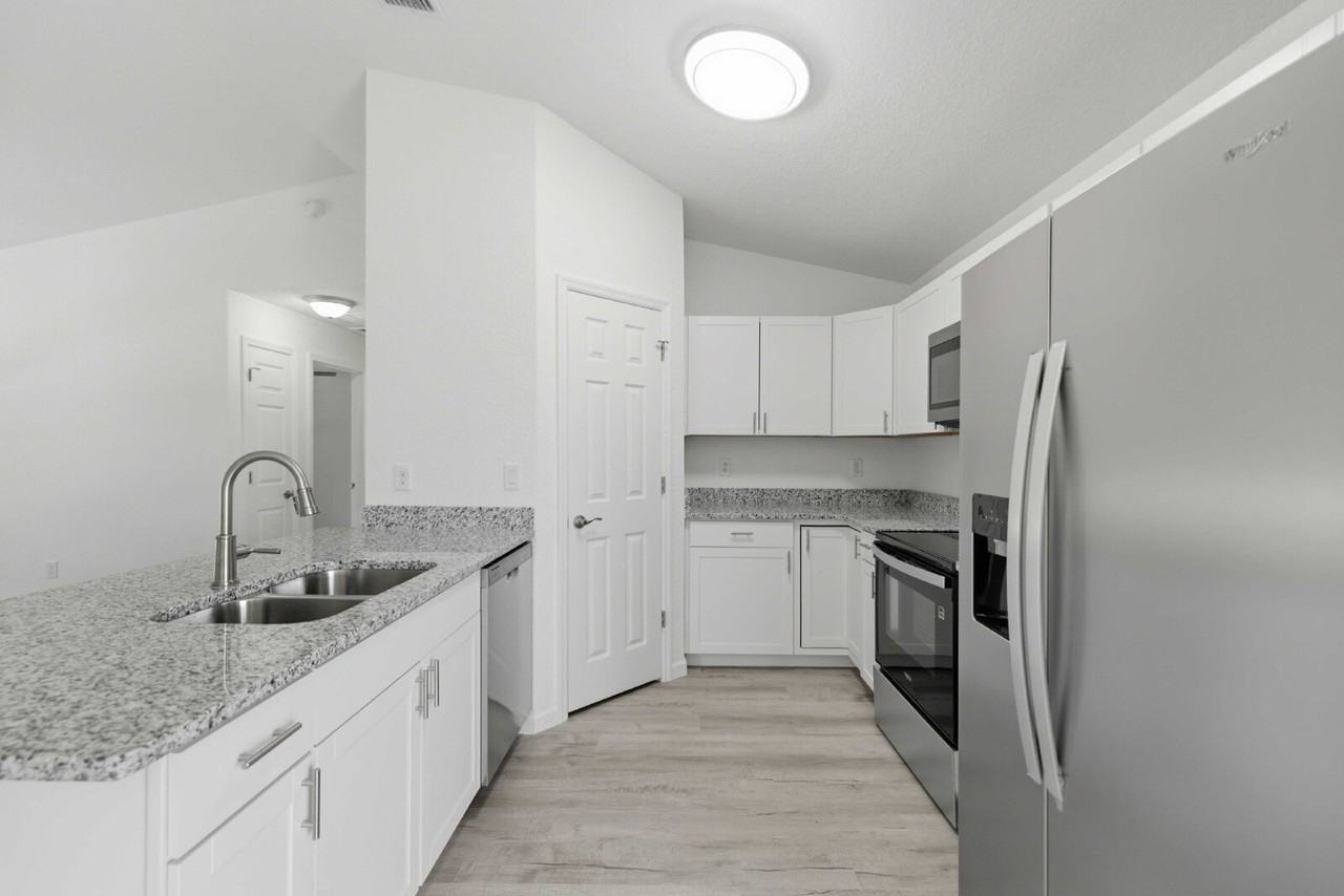 870 Nw 69th St - Photo 6 of 26