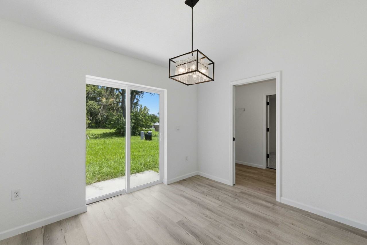 870 Nw 69th St - Photo 7 of 26