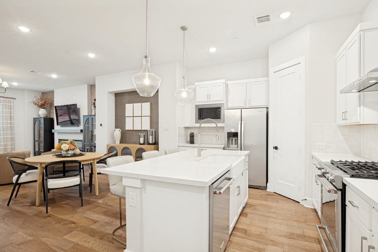 933 Heights Way - Photo 7 of 26