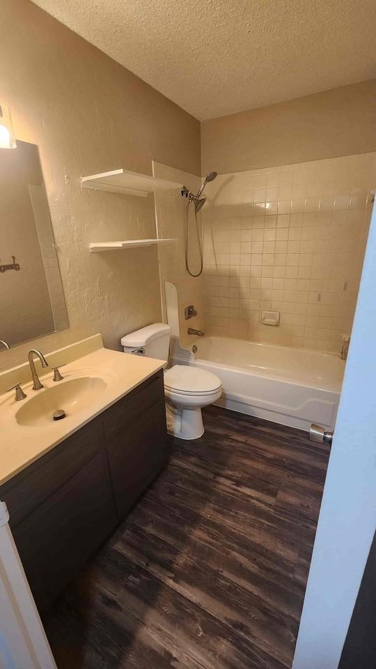 3008 Westrim Dr - Photo 4 of 12