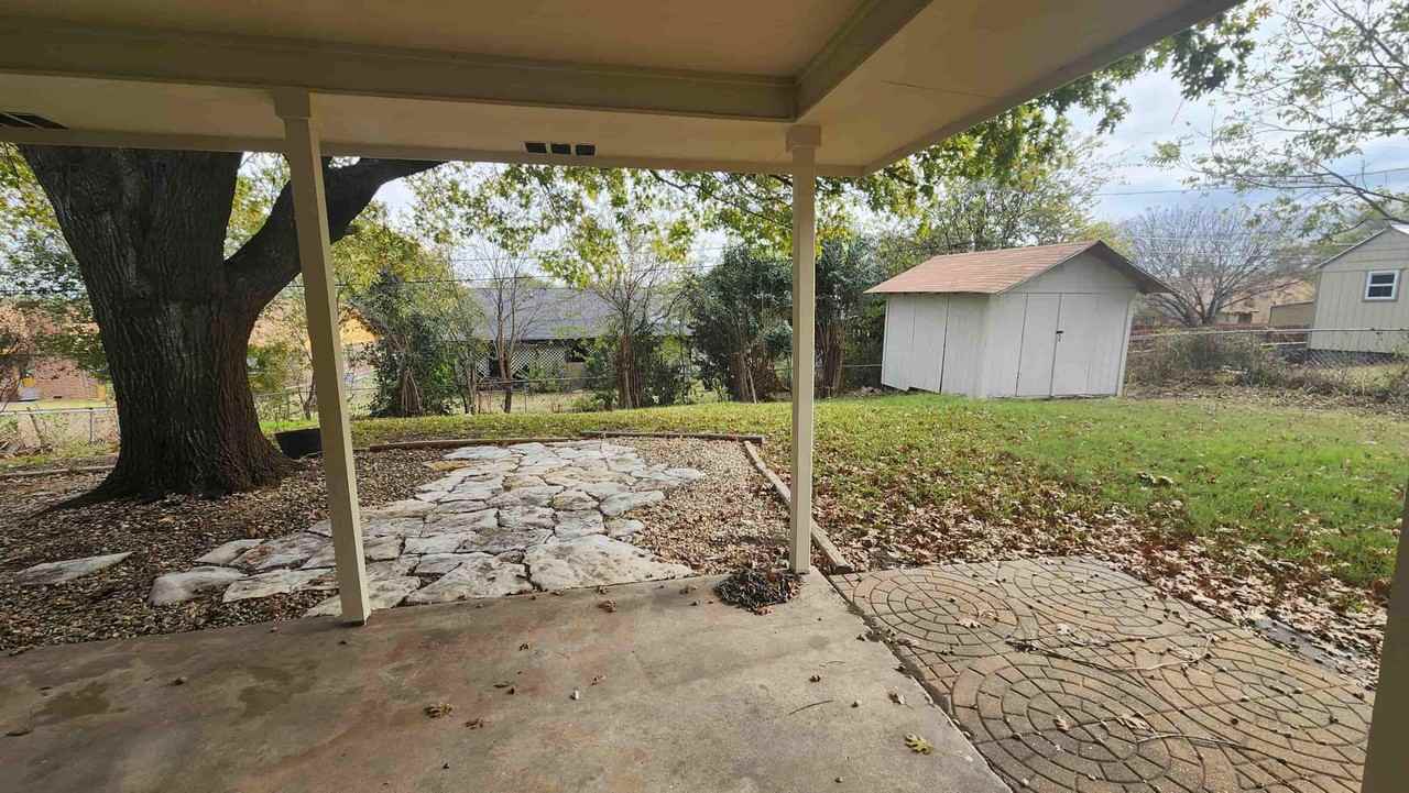 3008 Westrim Dr - Photo 6 of 12