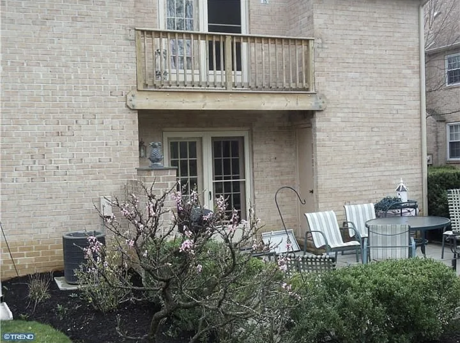 15 Rampart Dr #1 - Photo 3 of 17