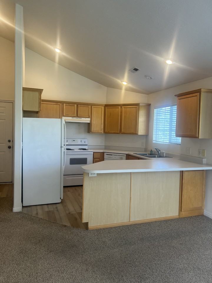 1145 W 1335 S #B - Photo 5 of 14