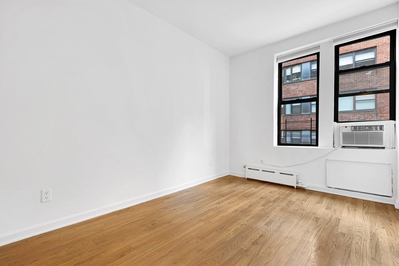 226 E 70th St #3C - Photo 6 of 11