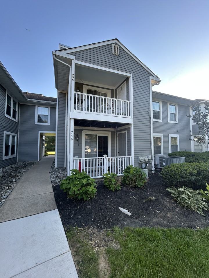 758 Bradford Ter - Photo 2 of 13