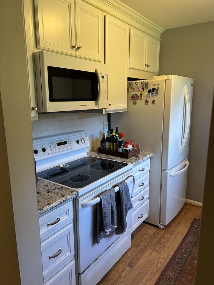 758 Bradford Ter - Photo 4 of 13