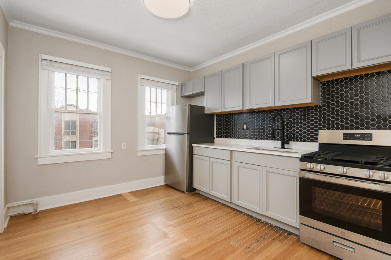 975 N Washington St #12 - Photo 3 of 8
