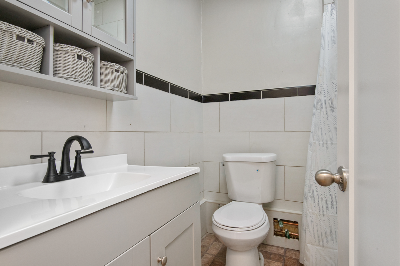 975 N Washington St #12 - Photo 5 of 8