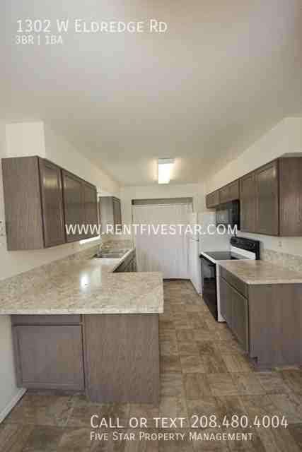 1302 W Eldredge Rd - Photo 3 of 8