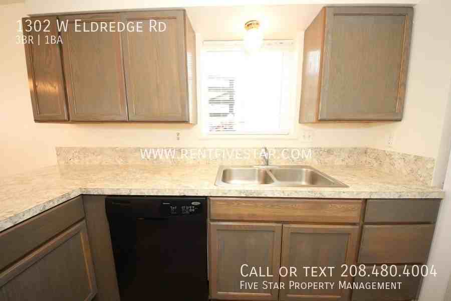 1302 W Eldredge Rd - Photo 4 of 8