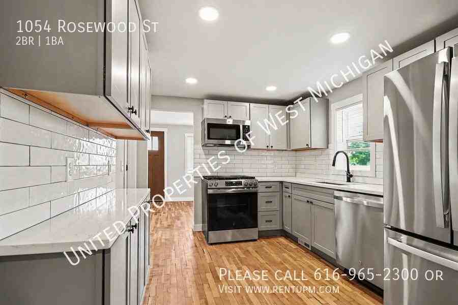 1054 Rosewood St - Photo 2 of 16